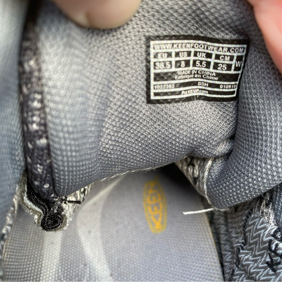 Women’s Keen Waterproof Terradora II hiking boots. Size 8. EUC - Picture 9 of 11